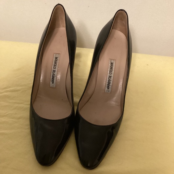 MONOLO BLAHNIK PUMPS WITH KITTY HEEL SZ 40 - Picture 1 of 10